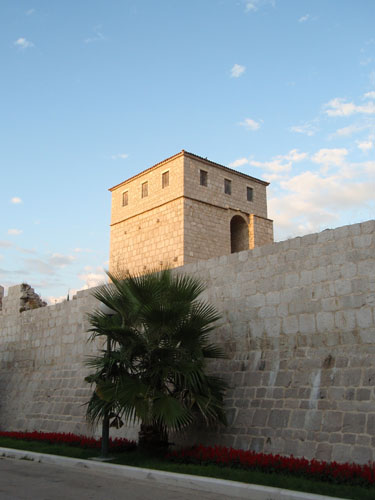Palazzo dei rettori e la piazza medievale