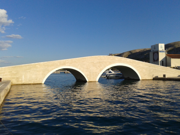 Paški most u centru grada Paga